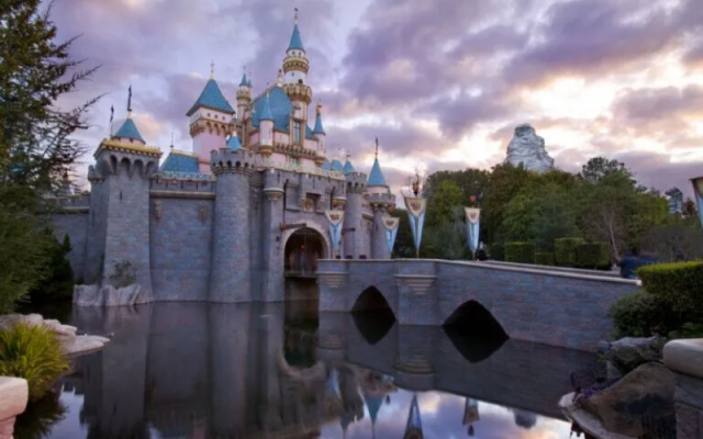 Báo cáo về các công viên và trải nghiệm của Disney tăng doanh thu và thu nhập